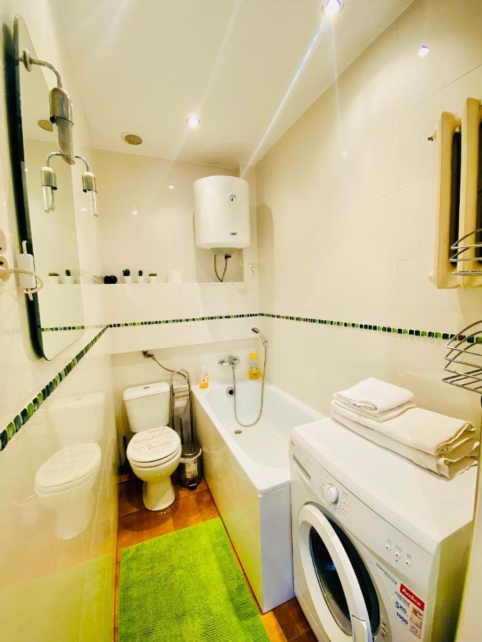 Apartament In Ivy Covered House, Near Old Town