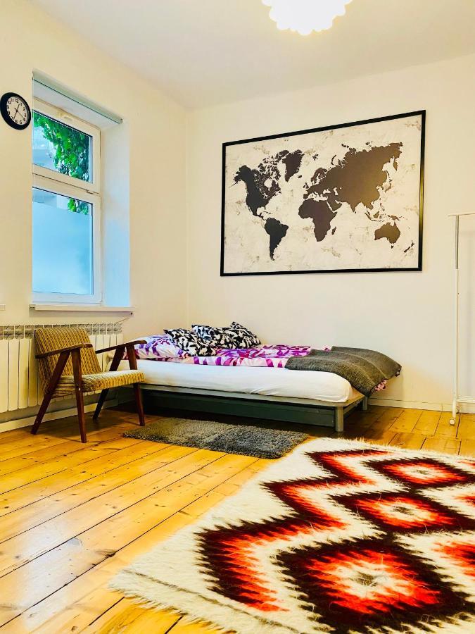 Apartament In Ivy Covered House, Near Old Town