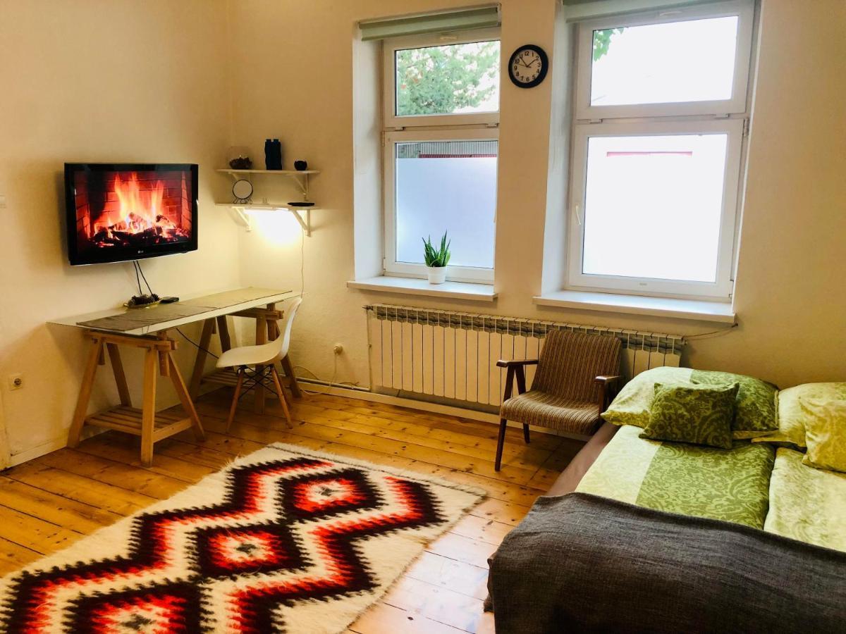Apartament In Ivy Covered House, Near Old Town *